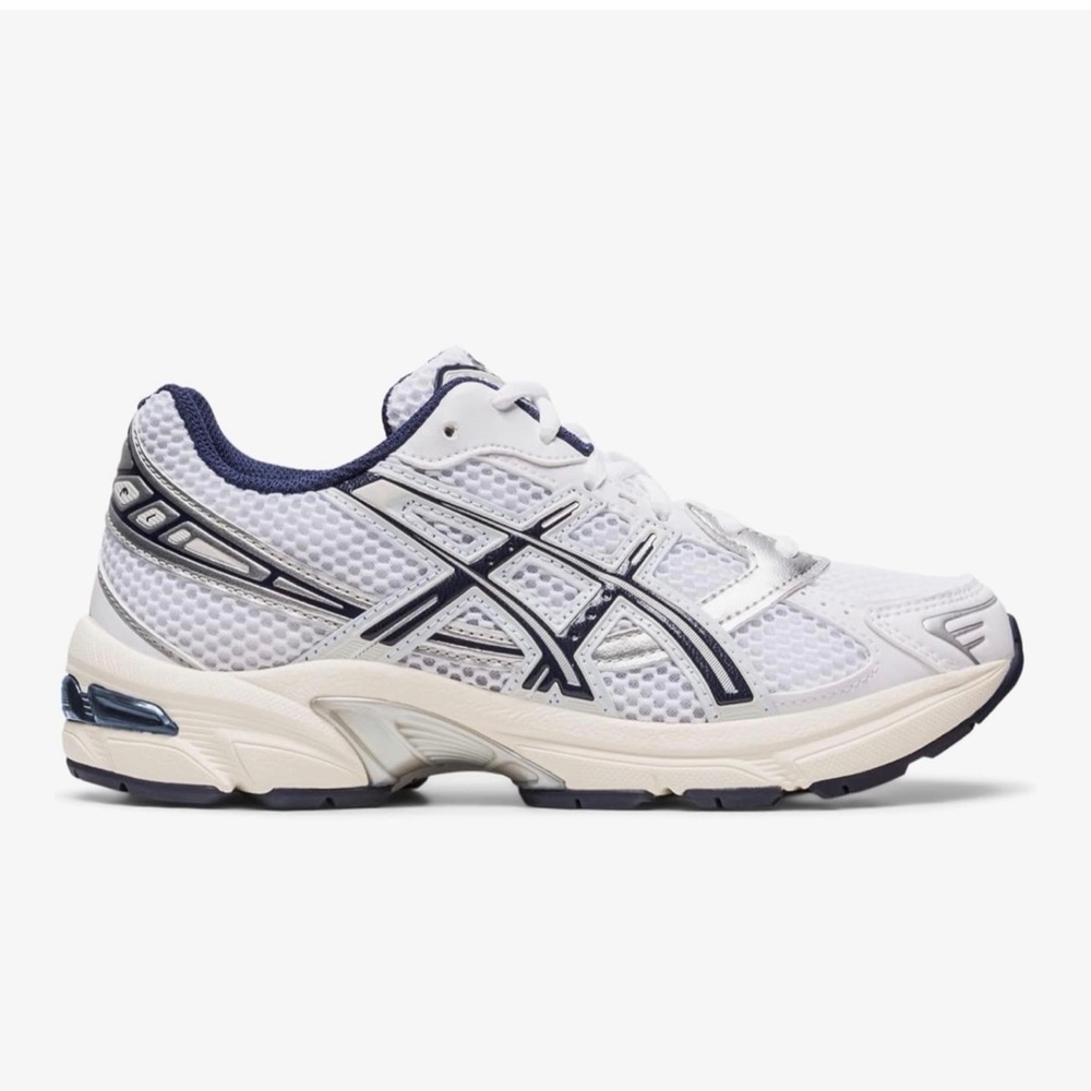 ASICS women’s Gel-1130 White and Navy Running Shoes size 6